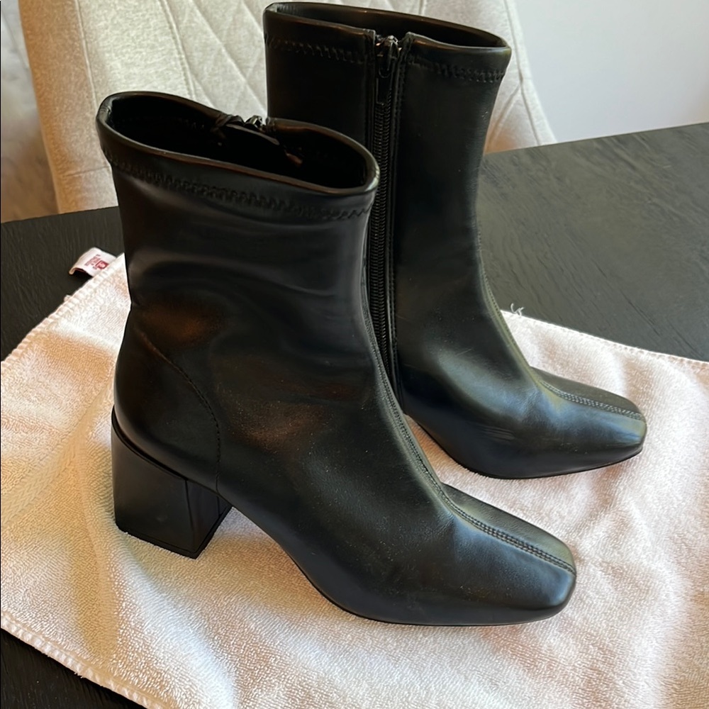Silent D Sleek Black Heeled Boots with Chunky Heel